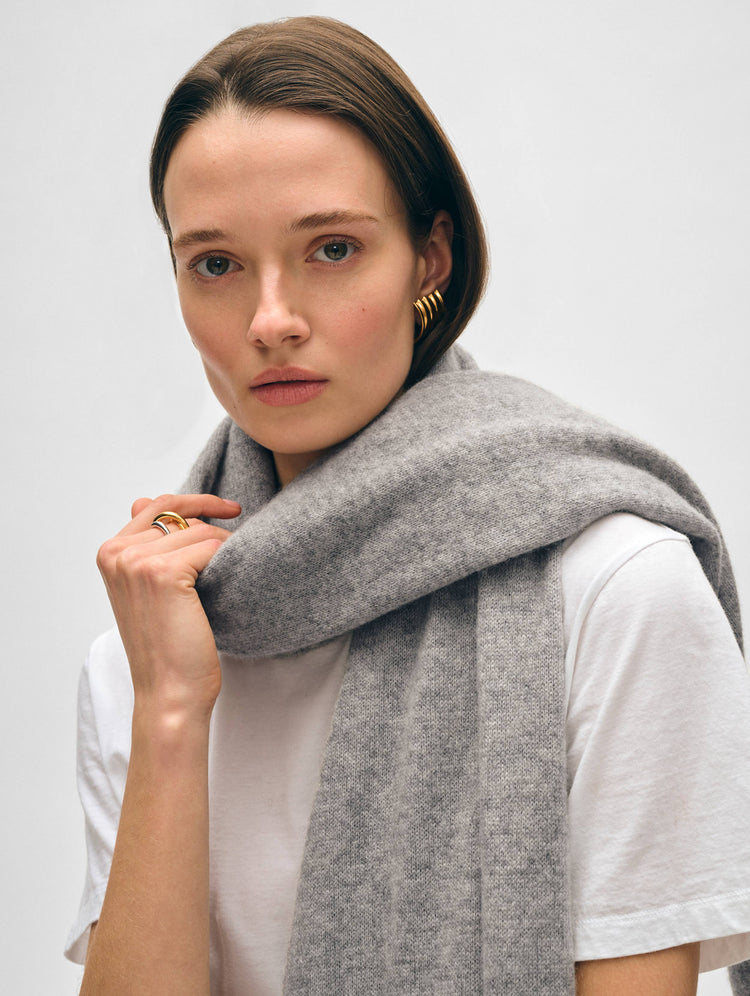 files/4547T_Cashmere-Travel-Wrap_Grey-Heather_AT_03.jpg