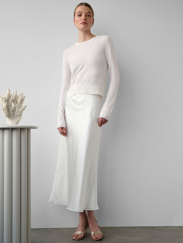 products/19378_ESSENTIAL-CASHMERE-SHRUNKEN-CREWNECK_SOFT-WHITE_RA_01.jpg